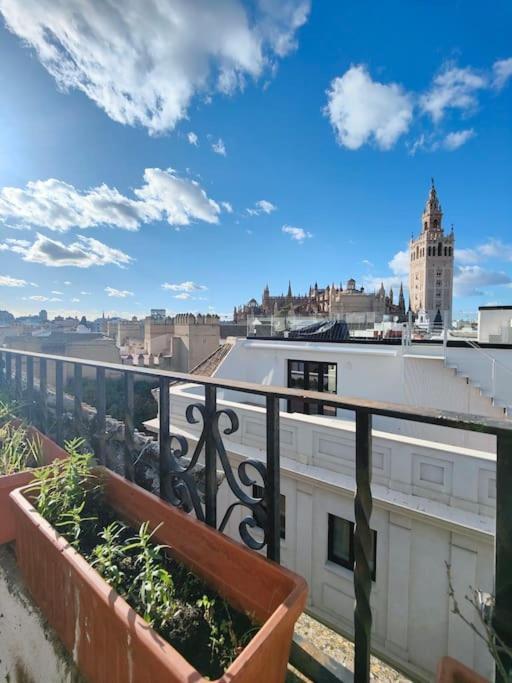 Lovely 1-Bedroom Loft With Terrace. Amazing View. Sevilla Eksteriør bilde
